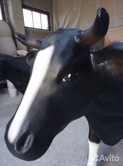 Корова садовая, скульптура