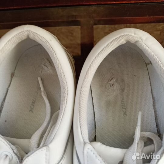 Кроссовки белые 42