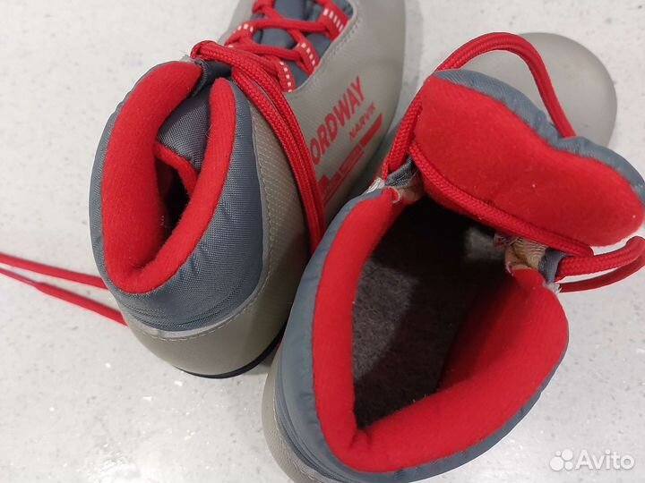 Лыжные ботинки