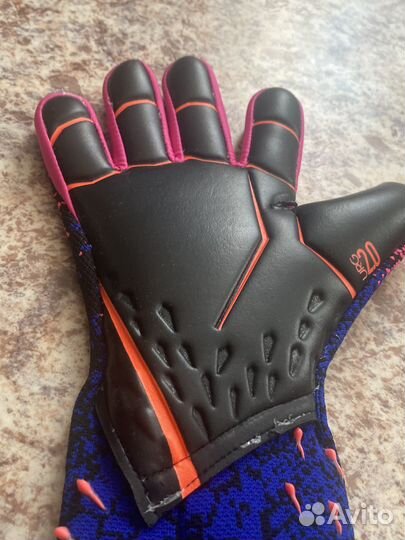 Вратарские перчатки