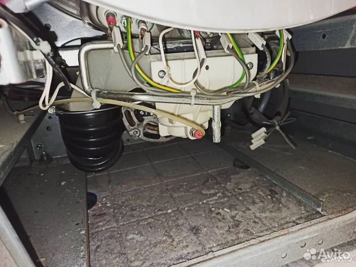 Ремонт холодильников/ Водонагревателей/Электроплит