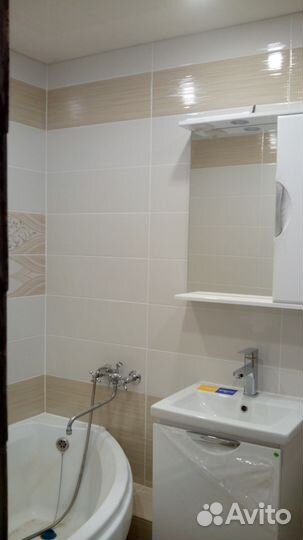 Замена керамической плитки, укладка панелей.Ремонт