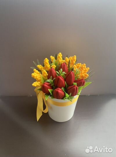 Тюльпаны с мимозой