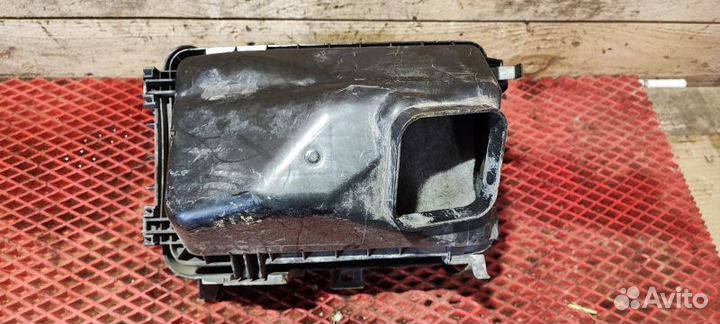 Корпус воздушного фильтра Mitsubishi Outlander