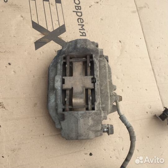 Суппорт передний правый Nissan Patrol y62