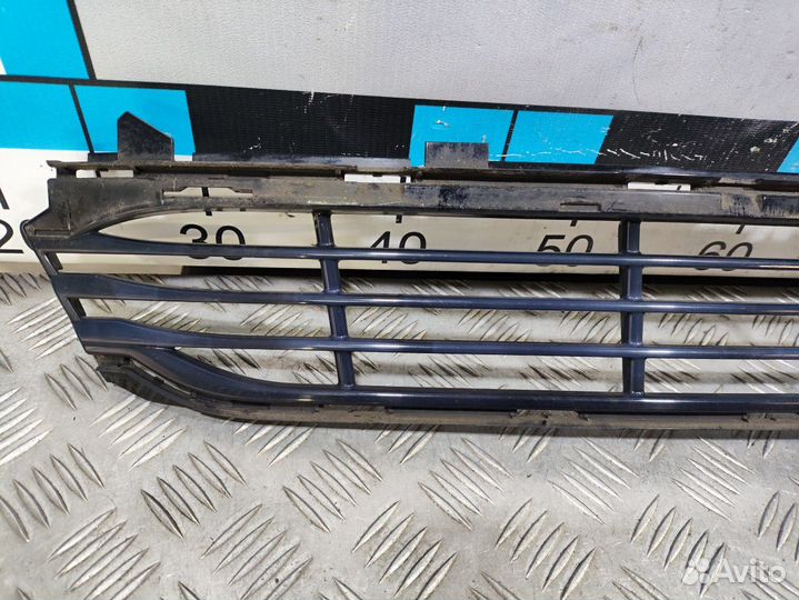 Б/У Решетка в бампер центральная BMW 7-seri#001