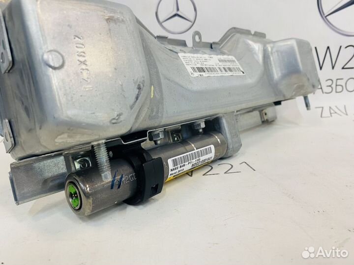 Подушка безопасности коленная Mercedes W204