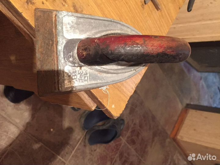 Сторнный утюг