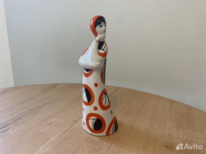 Статуэтка белочка, девушка с косой