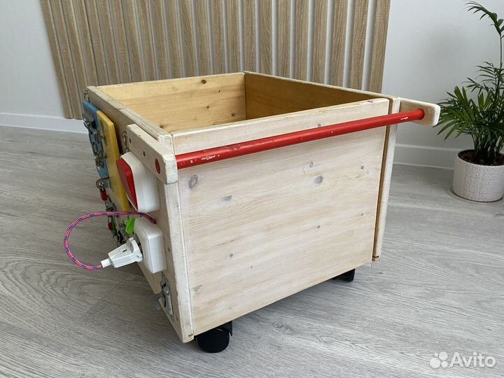 Ящик для игрушек бизиборд