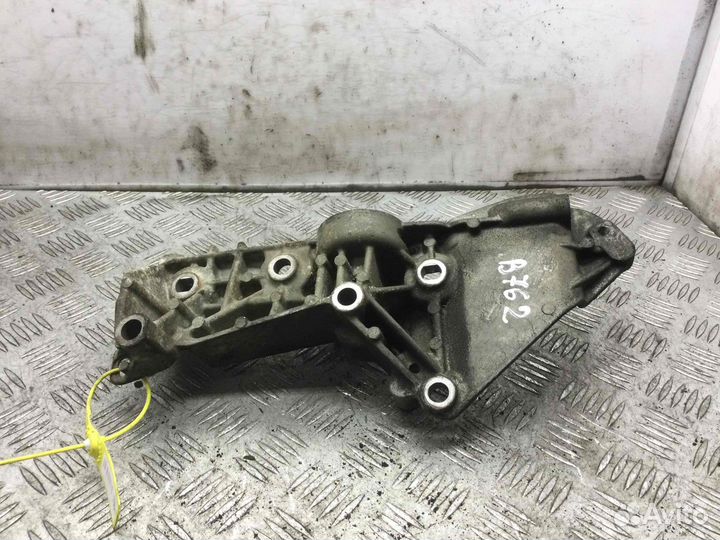 Кронштейн генератора Renault Scenic K4m976