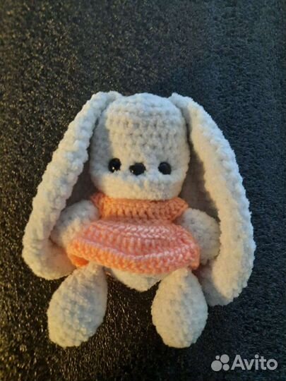 Вязаные игрушки зайка