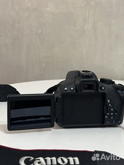 Зеркальный фотоаппарат canon 700d