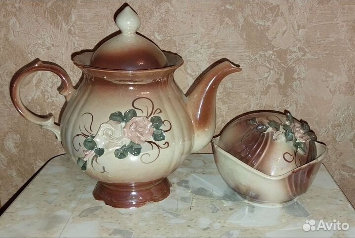 Чайник заварочный и сахарница