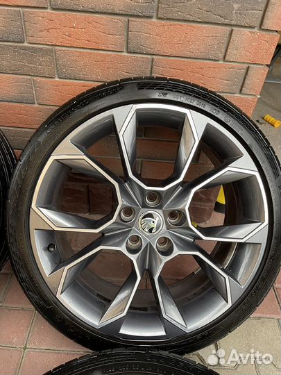 Оригинальные колёса Xtreme Skoda Oktavia RS r19