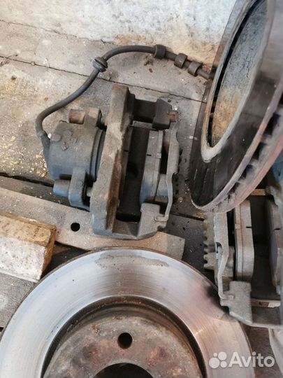 Передние тормоза е60