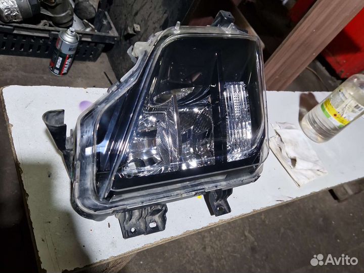 Передняя левая противотуманная фара митсубиси L200