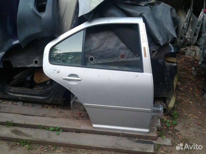 Дверь задняя правая Volkswagen Bora