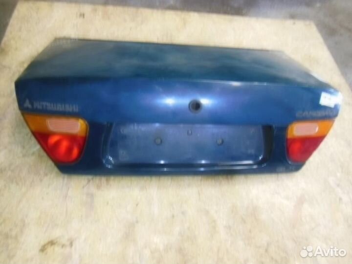 Дверь багажника Mitsubishi Carisma