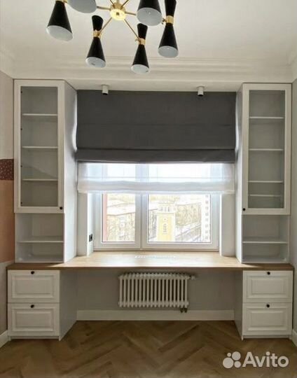 Рабочая зона у окна со шкафом