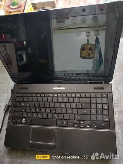 Ноутбук emachines e525 на р 4400 2 ядра 4 гига