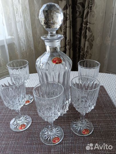 Набор - графин и шесть фужеров
