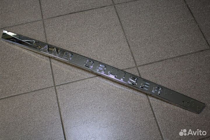 Накладка Land Cruiser 200 на дверь дизайн 2016+