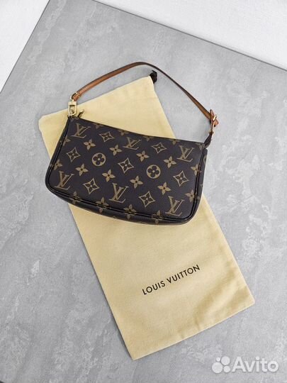 Сумка Louis Vuitton Pochette Monogram (Оригинал)