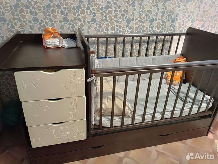 Кроватка с маятником