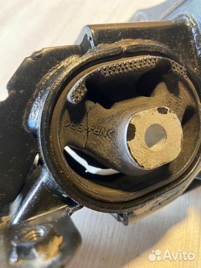 Подушка двигателя левая Toyota Corolla 180 1ZR-FE