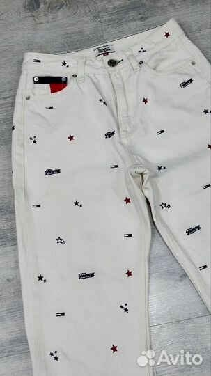 Джинсы с вышивкой Tommy Hilfiger. Оригинал