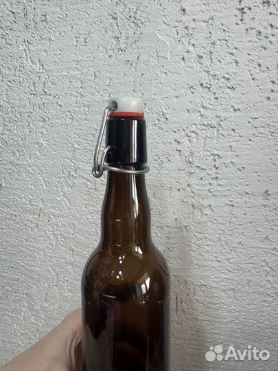 Бутылка с бугельной пробкой