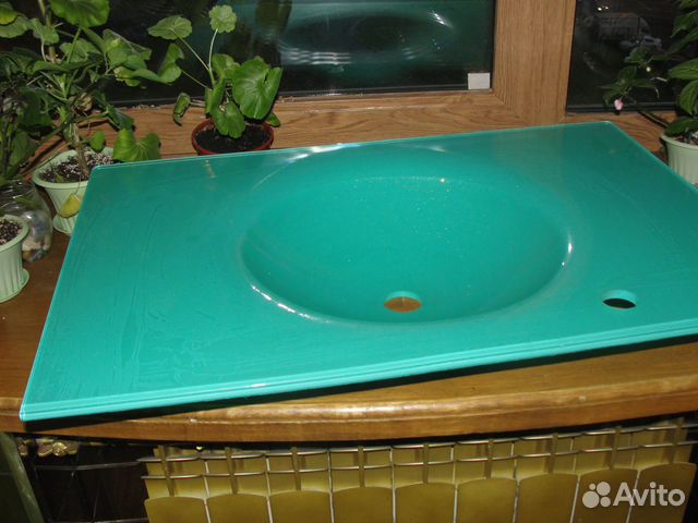 Раковина в ванную из стекла