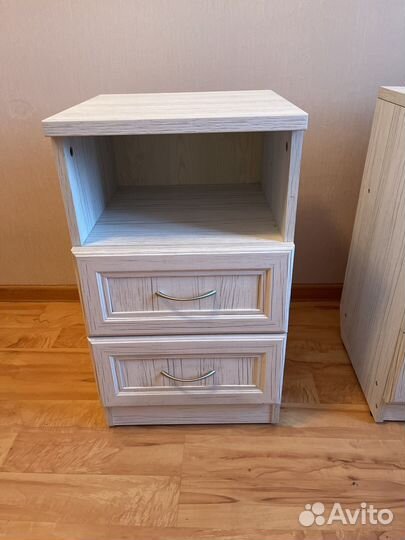 Тумба прикроватная белая