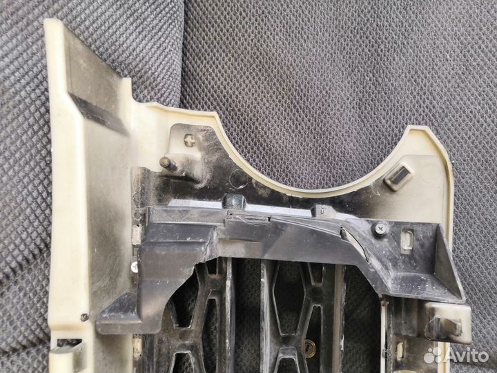 Решетка радиатора land Rover Discovery 4