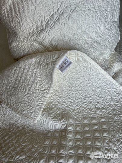 Zara home покрывало с рельефным дамасским узором