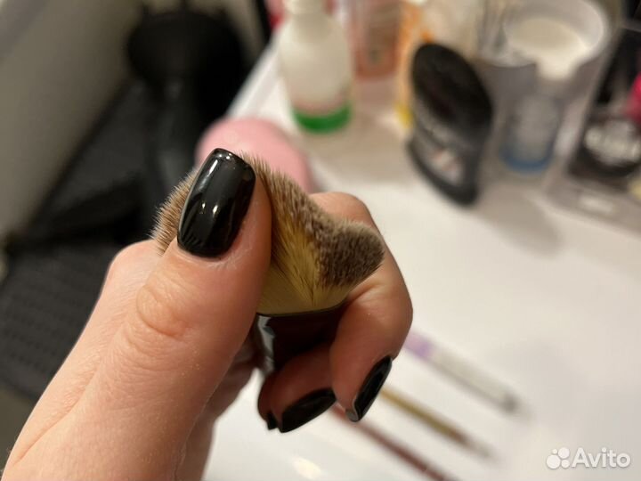 Кисть для нанесения тональной основы