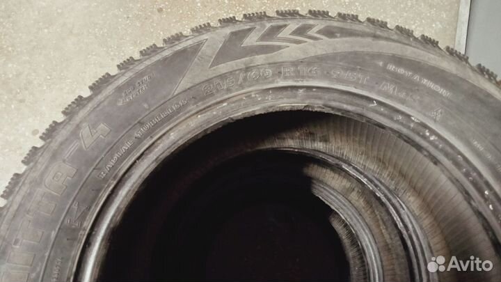 Nokian Tyres Hakkapeliitta 4 215/60 R16 95T