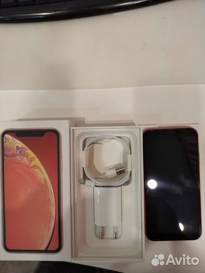 Телефон iPhone XR