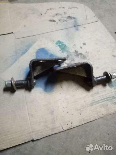 Крепление амортизатора к рессоре на прицеп