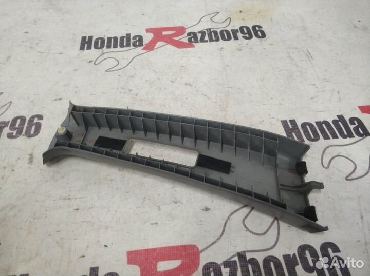 Накладка центральной стойки левая Honda Cr-V 2 RD7