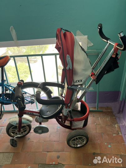 Детский велосипед с ручкой