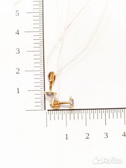 Золотые серьги с камнем