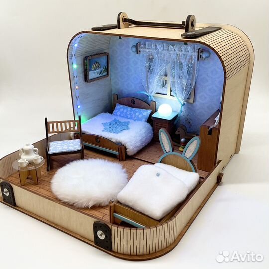 Кукольный домик-чемодан 