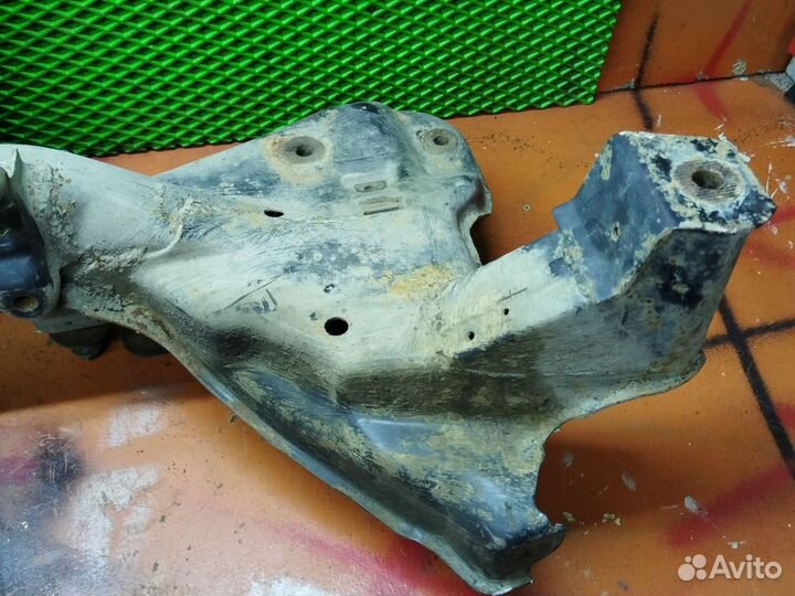 Подрамник передний Mitsubishi carisma