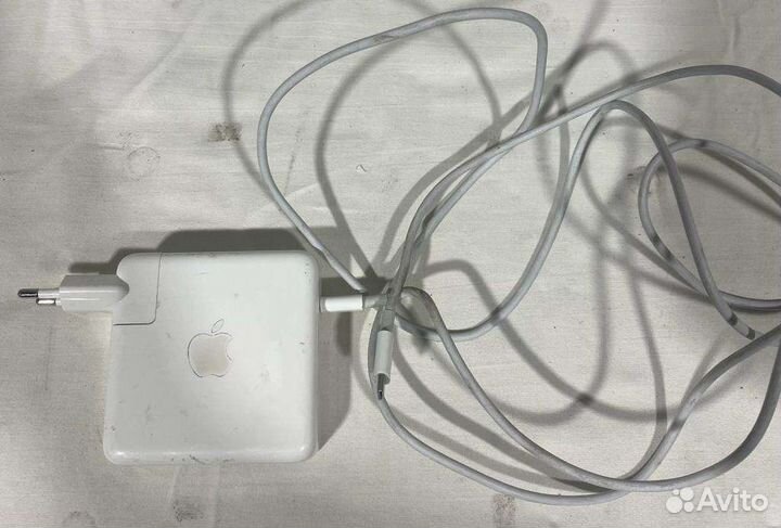 Клавиатура и зарядное устройство apple