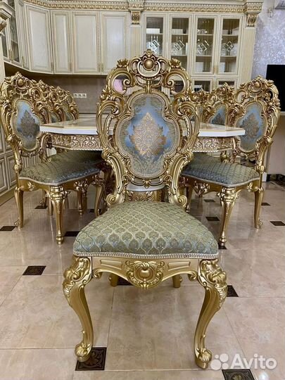 Стол со стульями