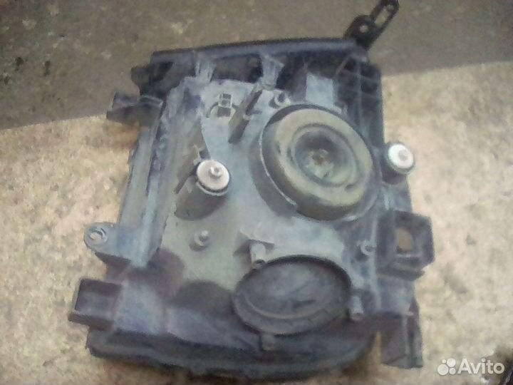 Nissan Cube z11 Фара правая