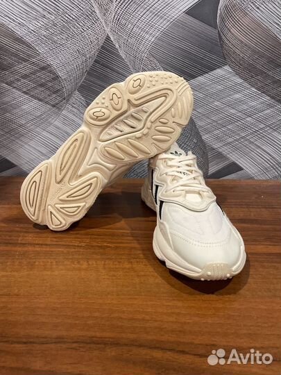 Кроссовки Adidas ozweego размер 43