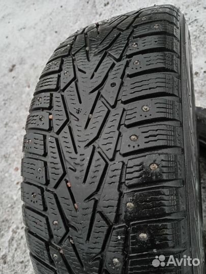 Nokian Tyres Hakkapeliitta 7 215/65 R16 102T